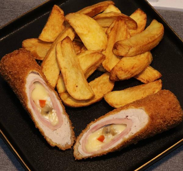 Cordon Bleu crocant cu cartofi prăjiți de casă